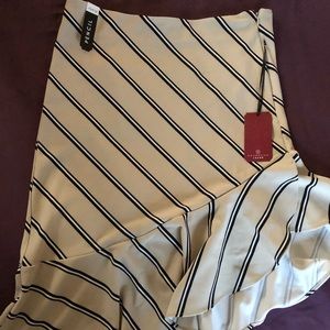 NWT High low skirt